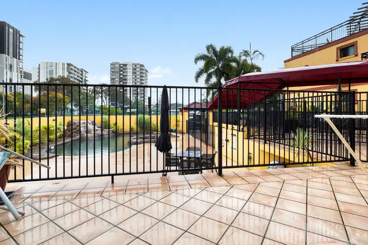 5/10 bath Street, Labrador QLD 4215