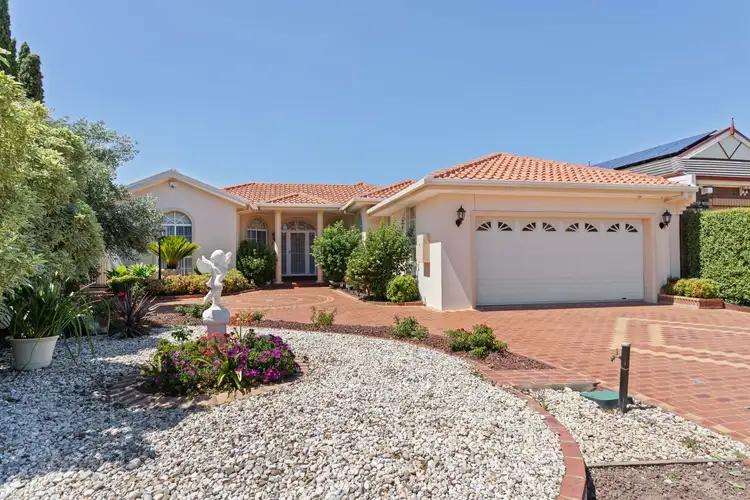 20 Balonne Close, Taylors Lakes VIC 3038