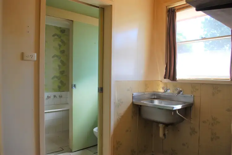 Sixth view of Homely house listing, 3 Somerset Court, Shepparton VIC 3630