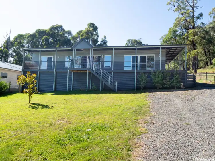 17 HILL Avenue, Marysville VIC 3779