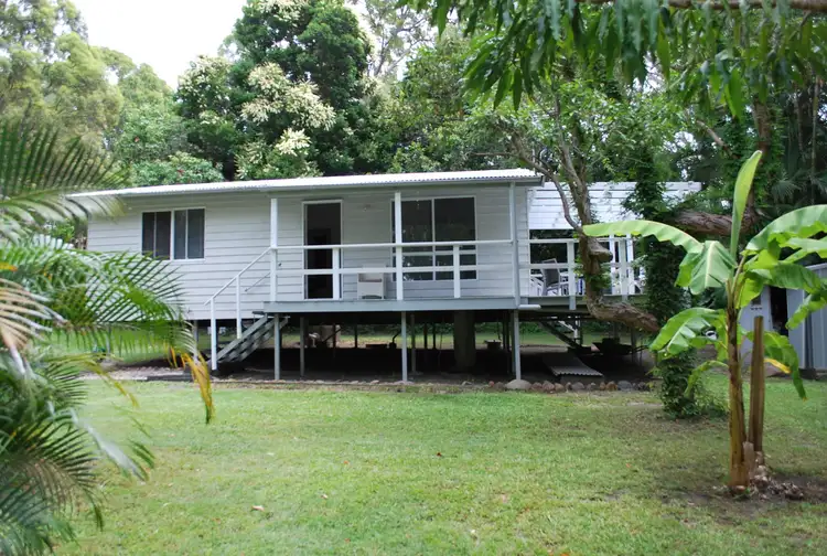 11 Kardinia Street, Macleay Island QLD 4184