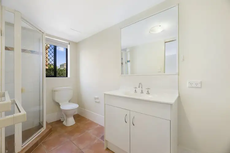 Sixth view of Homely unit listing, 2/33-37 Lenneberg Street, Southport QLD 4215