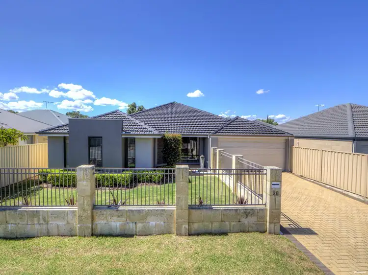 28 Sheffield Road, Wattle Grove WA 6107