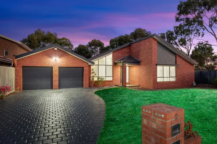8 Bass Court, Taylors Lakes VIC 3038