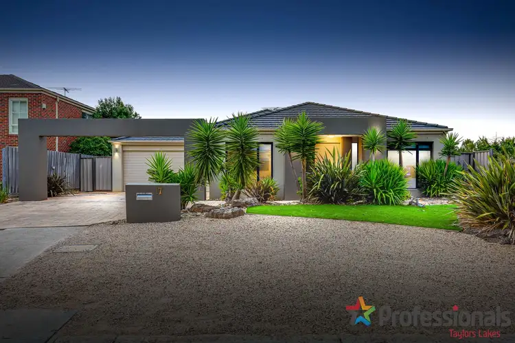 17 Stedman Court, Taylors Lakes VIC 3038