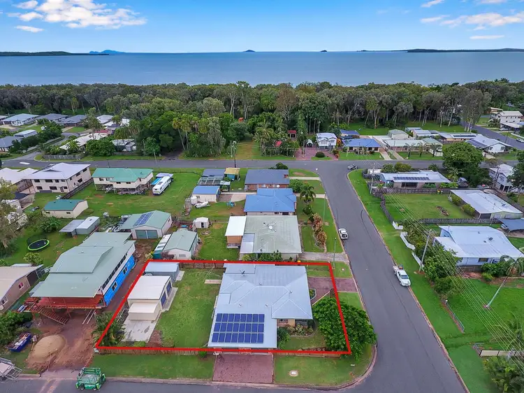 8 Crescent Street, Armstrong Beach QLD 4737