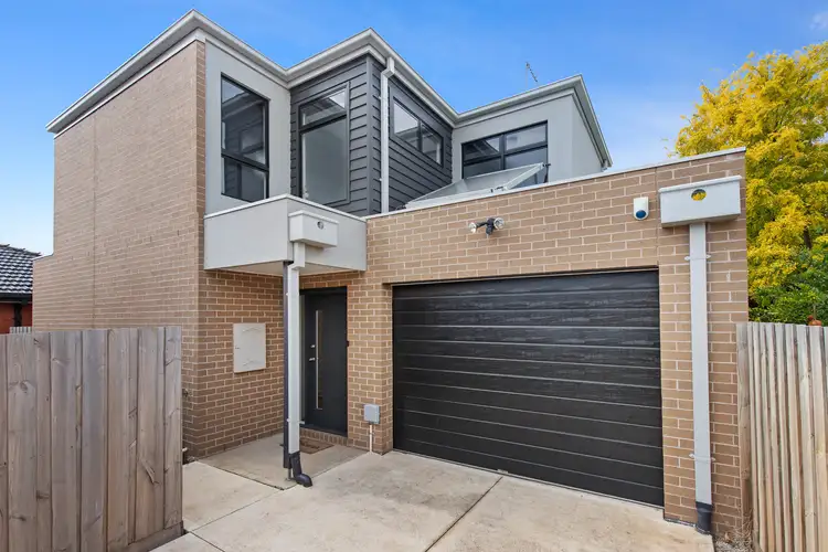 2/133 Moonstone Circuit, St Albans VIC 3021