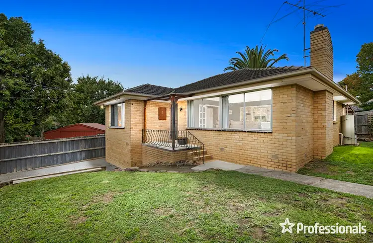 18 Holmes Road, Mooroolbark VIC 3138