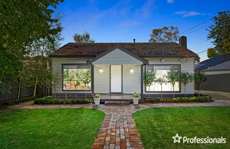16 Carroll Avenue, Croydon VIC 3136
