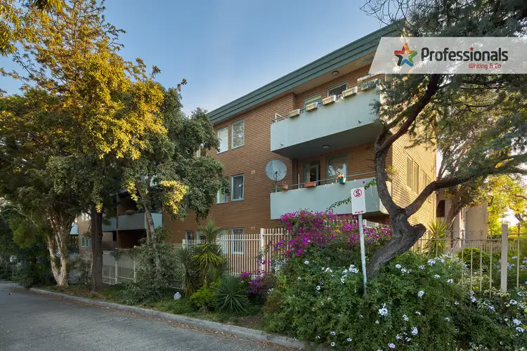 2/61 Robe Street, St Kilda VIC 3182