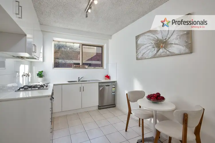 Fifth view of Homely apartment listing, 2/61 Robe Street, St Kilda VIC 3182
