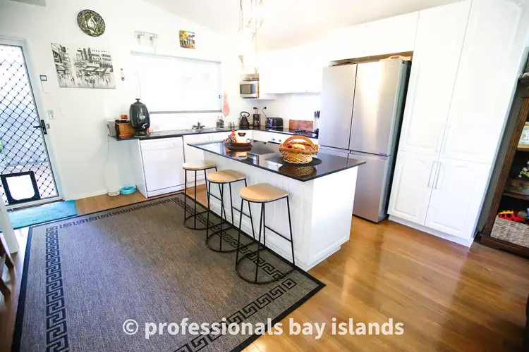 5 Heath Street, Macleay Island QLD 4184