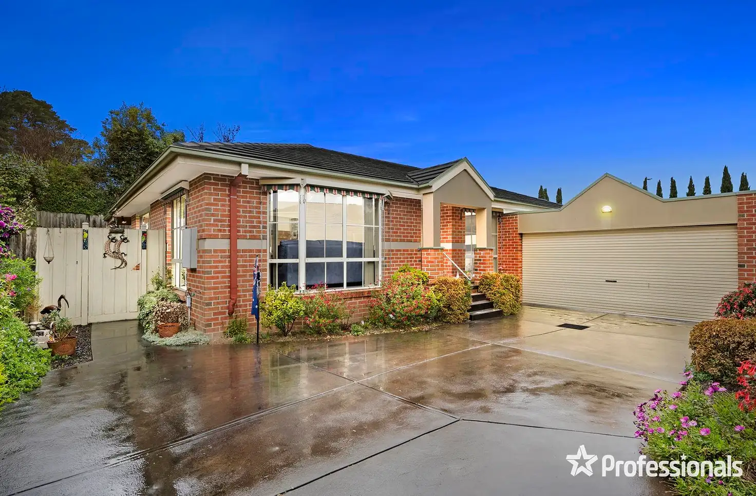 Main view of Homely house listing, 2/28 Longfellow Avenue, Mooroolbark VIC 3138