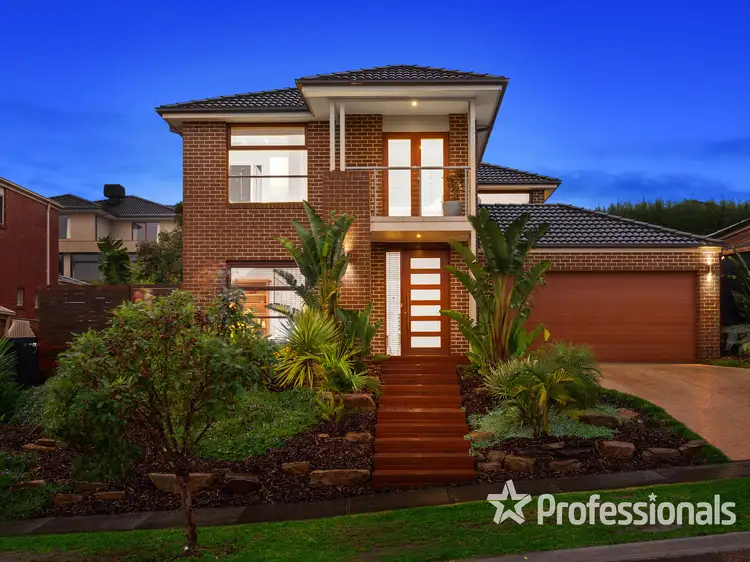 8 Regent Avenue, Mooroolbark VIC 3138