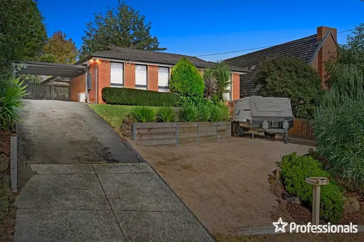18 Parry Drive, Mooroolbark VIC 3138