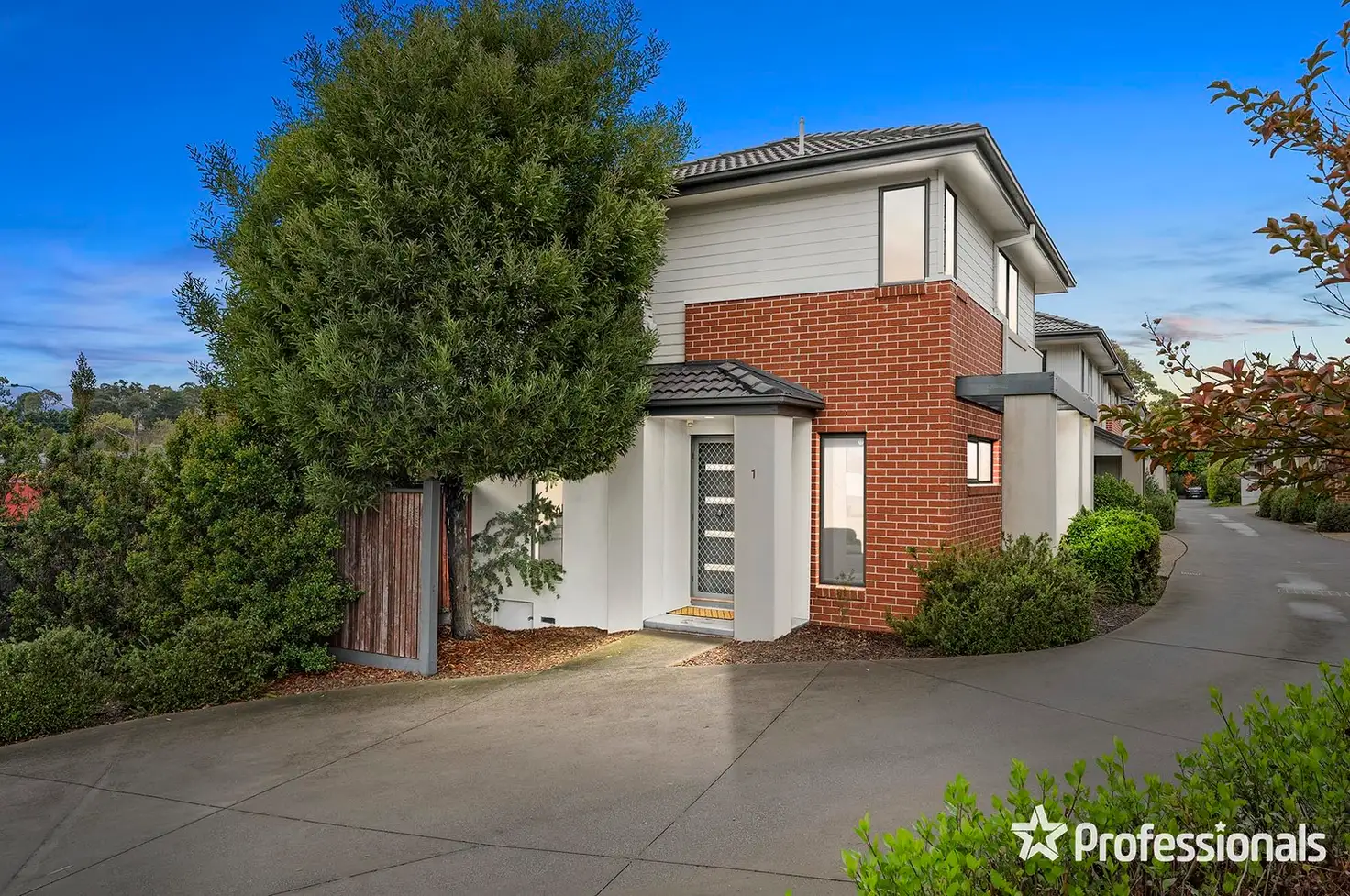 Main view of Homely unit listing, 1 Prestige Close, Mooroolbark VIC 3138
