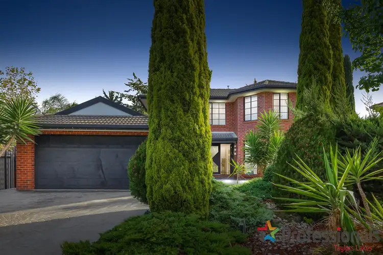 5 Pembroke Close, Taylors Lakes VIC 3038