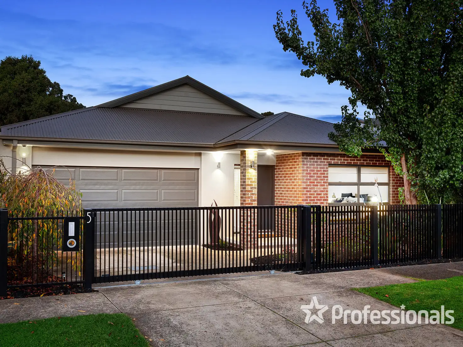 Main view of Homely house listing, 5 Palm Grove, Kilsyth VIC 3137