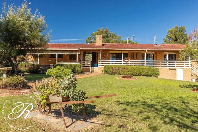 11 Memorial Avenue, Stroud NSW 2425