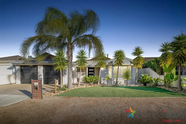Main view of Homely house listing, 5 Peppercorn Court, Hillside VIC 3037