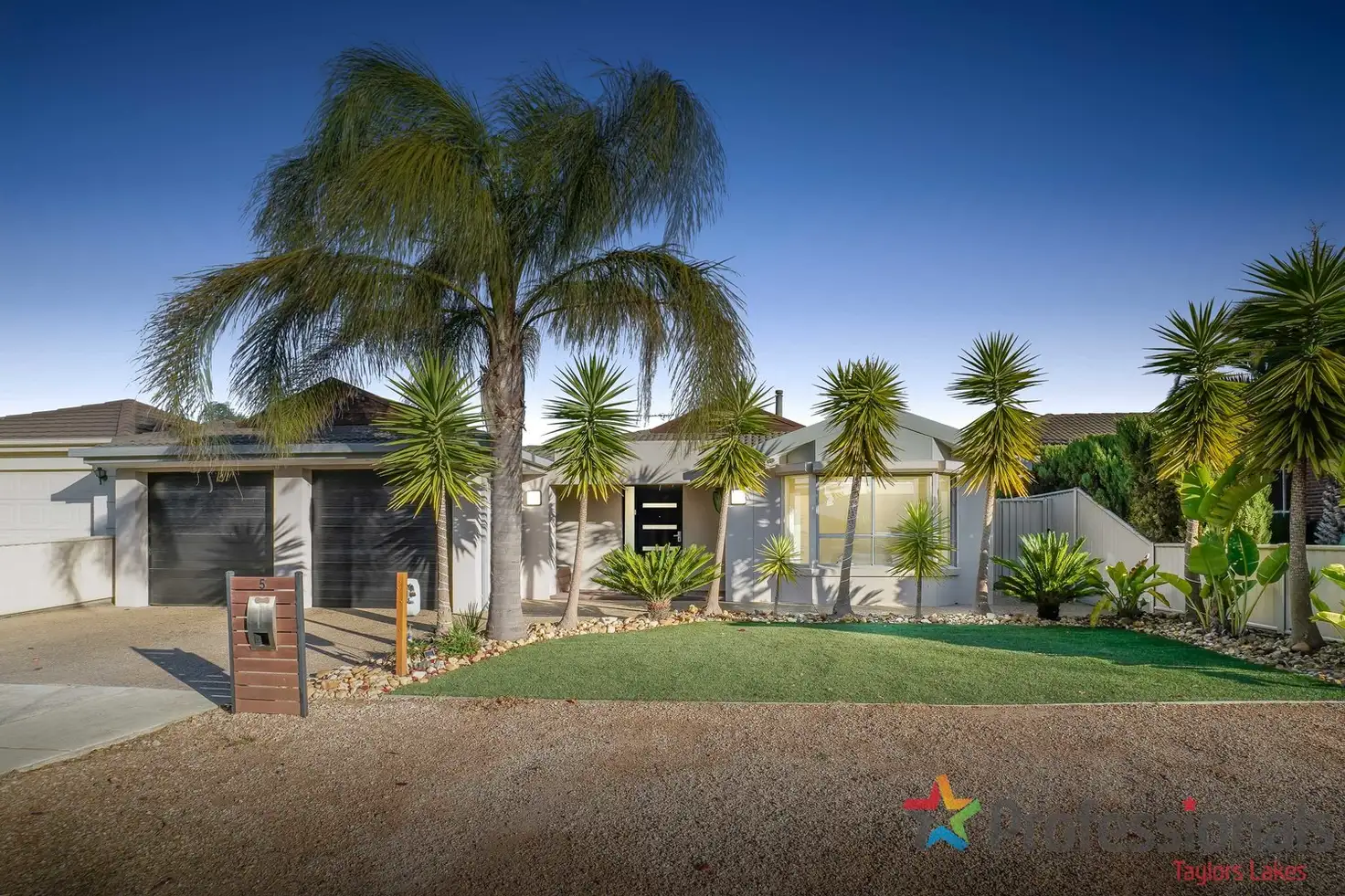 Main view of Homely house listing, 5 Peppercorn Court, Hillside VIC 3037