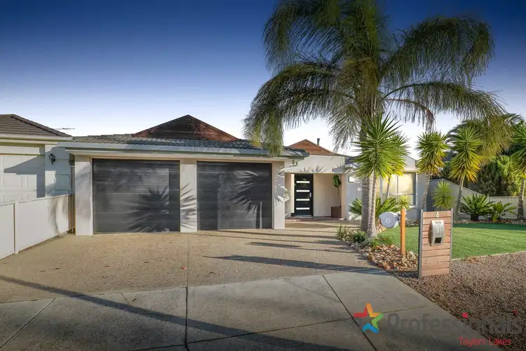 Second view of Homely house listing, 5 Peppercorn Court, Hillside VIC 3037