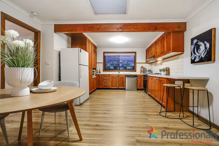 Sixth view of Homely house listing, 11 Bethanga Court, Taylors Lakes VIC 3038
