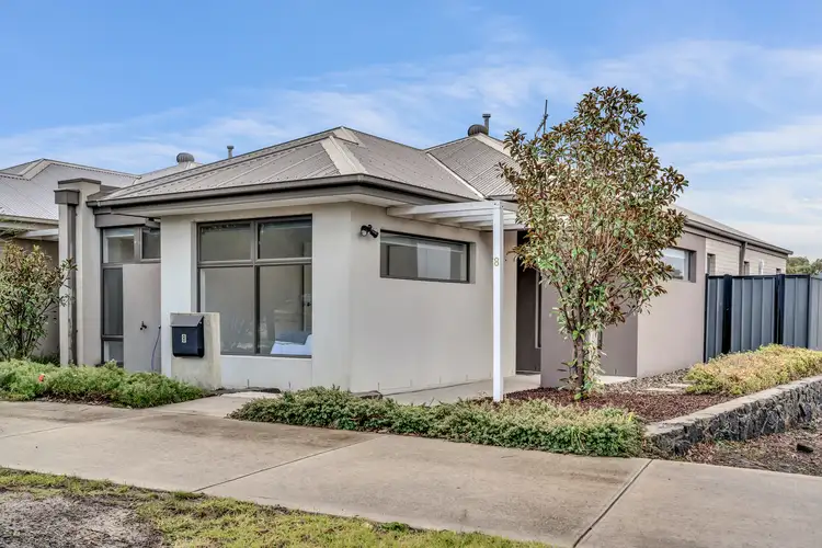 8 Brookfield Boulevard