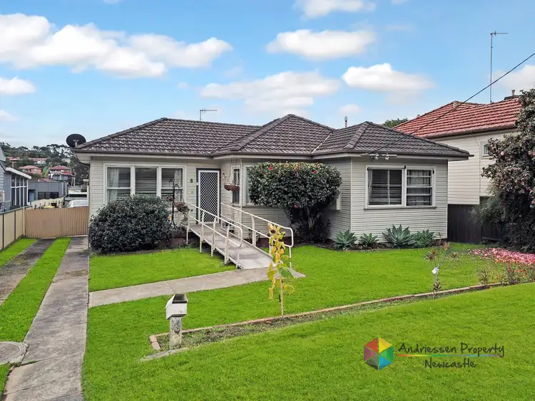 8 Roscoe Street, Kotara South NSW 2289