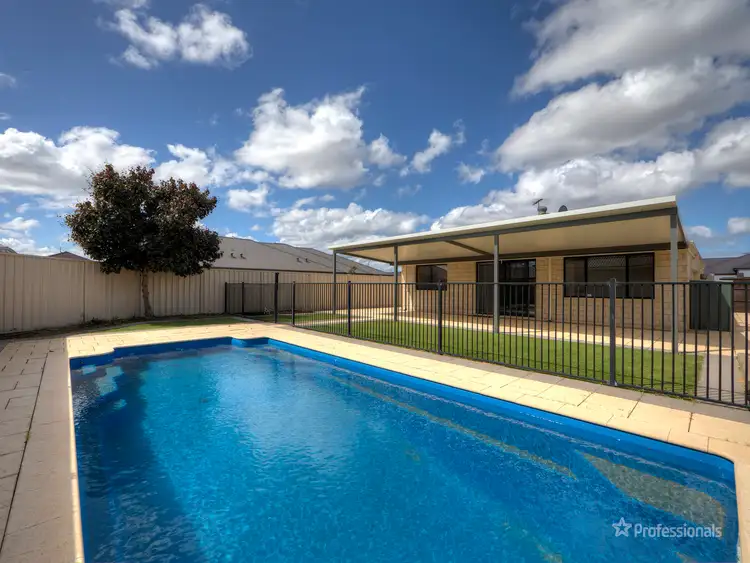 9 Nutmeg Place, Wattle Grove WA 6107