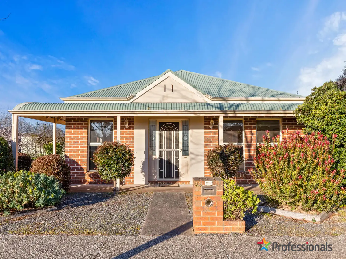 Main view of Homely house listing, 20 Elstead Way, Lake Gardens VIC 3355