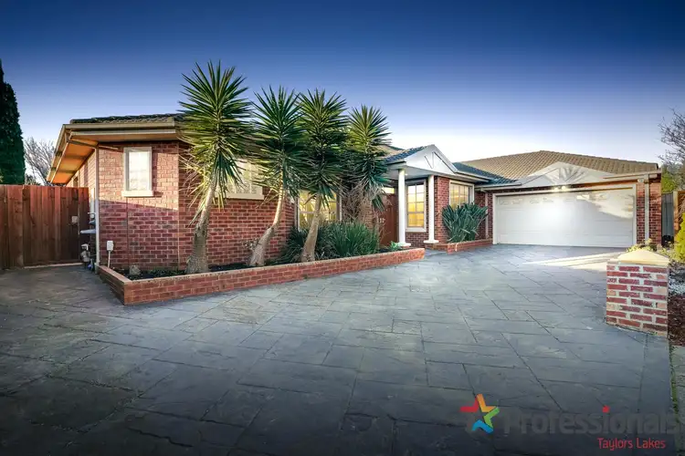 6 Faraday Court, Taylors Hill VIC 3037