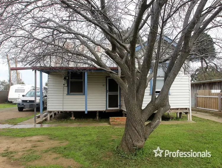 42 Victoria Street, Carisbrook VIC 3464