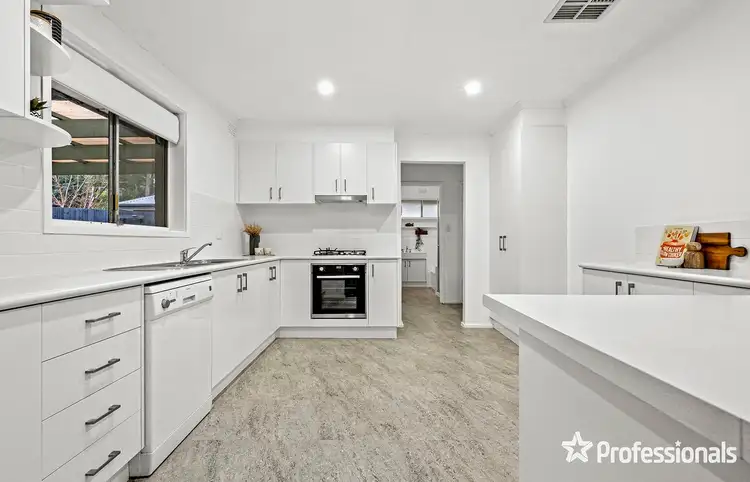 Fifth view of Homely house listing, 2 Kindred Close, Mooroolbark VIC 3138