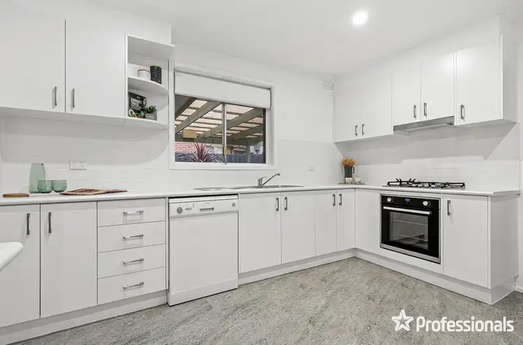 Sixth view of Homely house listing, 2 Kindred Close, Mooroolbark VIC 3138