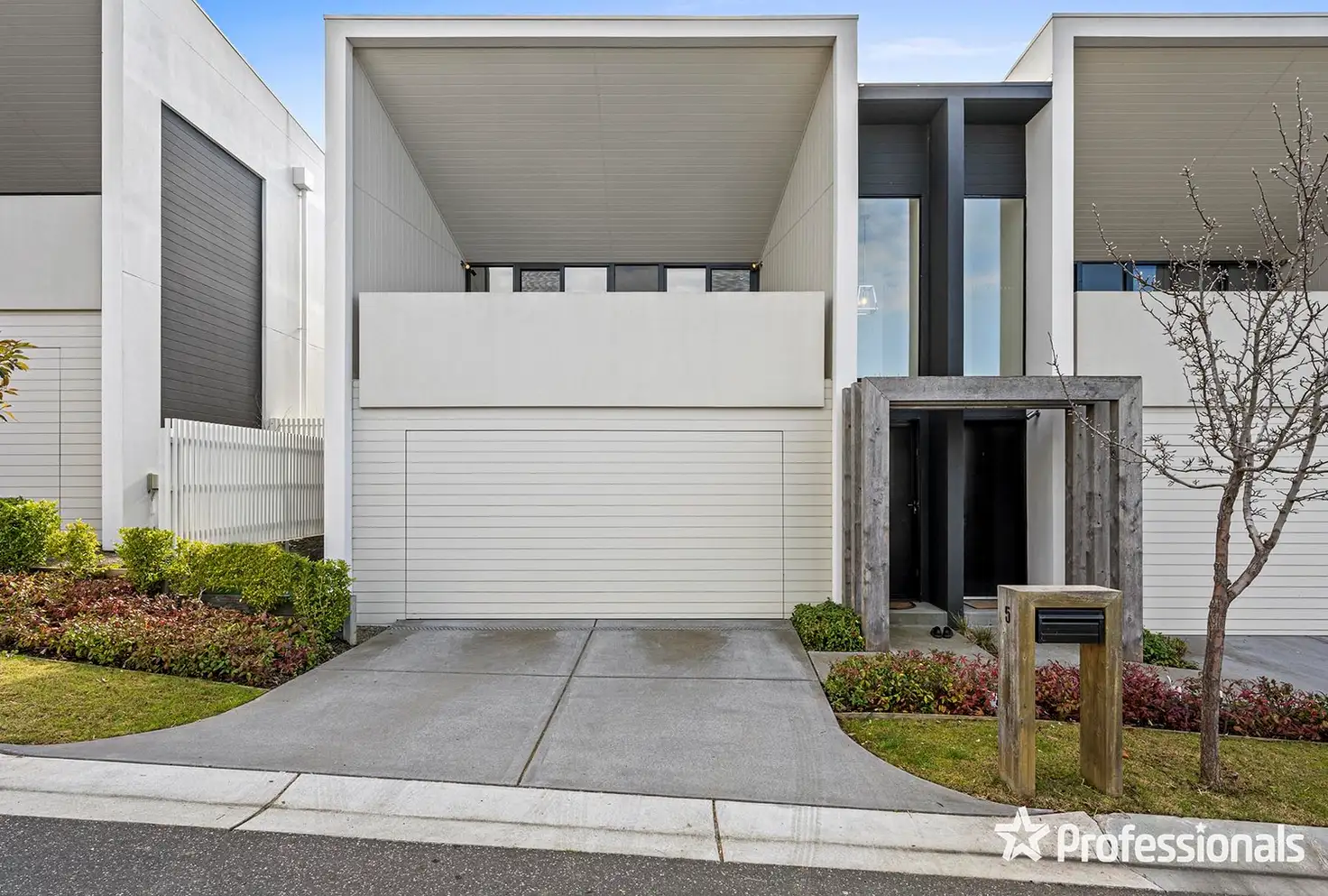 Main view of Homely house listing, 5 Belsay Chase, Chirnside Park VIC 3116