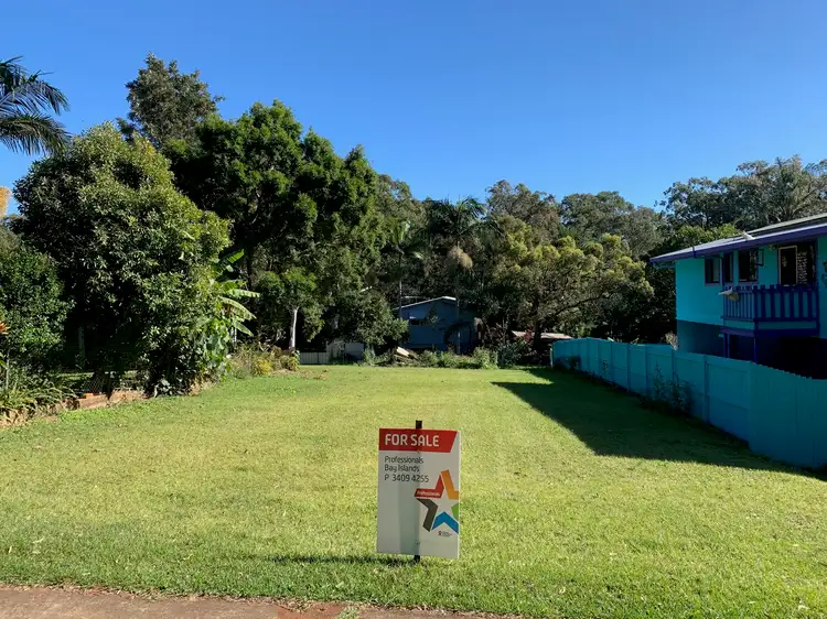 124 Lucas Drive, Lamb Island QLD 4184