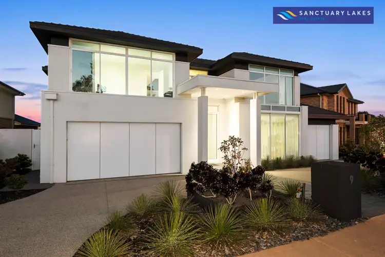9 Spinnaker Rise, Sanctuary Lakes VIC 3030