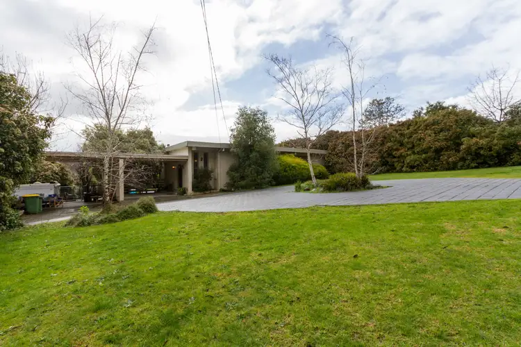 19 Cambridge Road, Mooroolbark VIC 3138