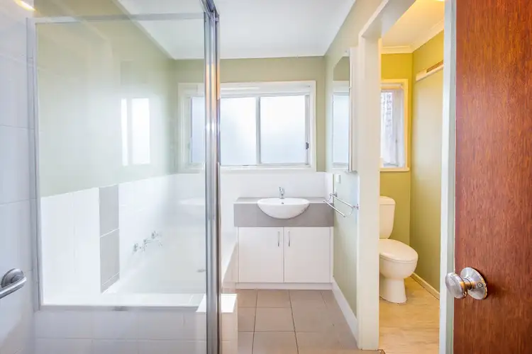 Fifth view of Homely house listing, 4 Wright Court, Wodonga VIC 3690