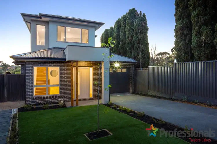 Second view of Homely house listing, 7A Hillview Court, Keilor VIC 3036
