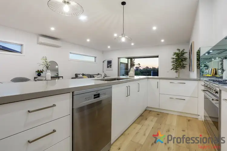Sixth view of Homely house listing, 7A Hillview Court, Keilor VIC 3036