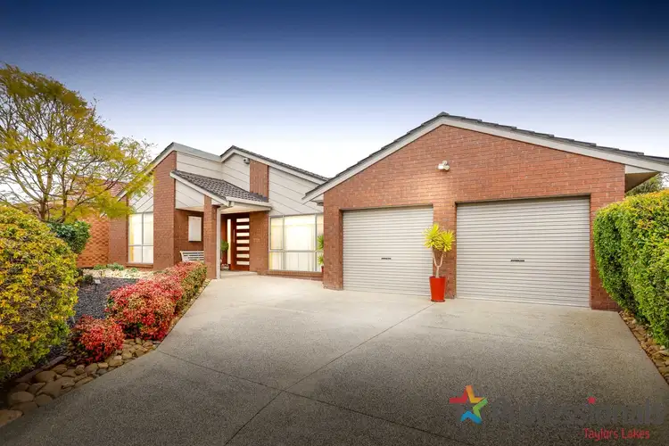 5 Chichester Drive, Taylors Lakes VIC 3038
