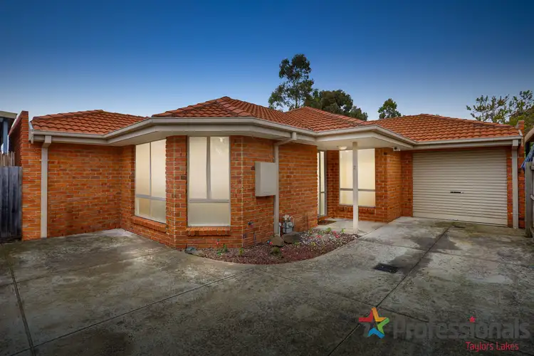 Main view of Homely unit listing, 2/40 Hannah Avenue, Hillside VIC 3037