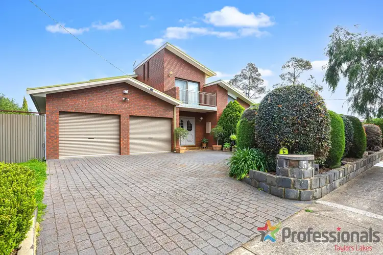 Main view of Homely house listing, 5 Beaumont Court, Sydenham VIC 3037