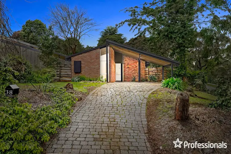 38 Churchill Drive, Mooroolbark VIC 3138