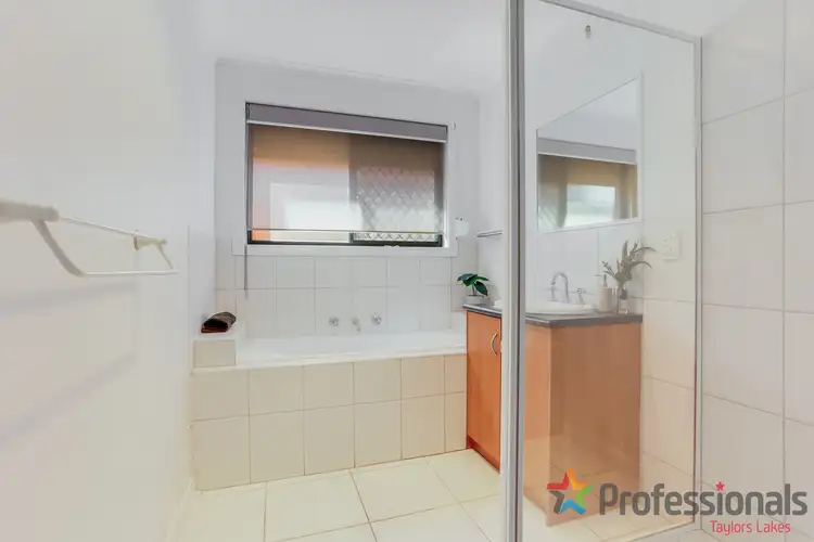 Fourth view of Homely unit listing, 8/21 Patonga Drive, Delahey VIC 3037