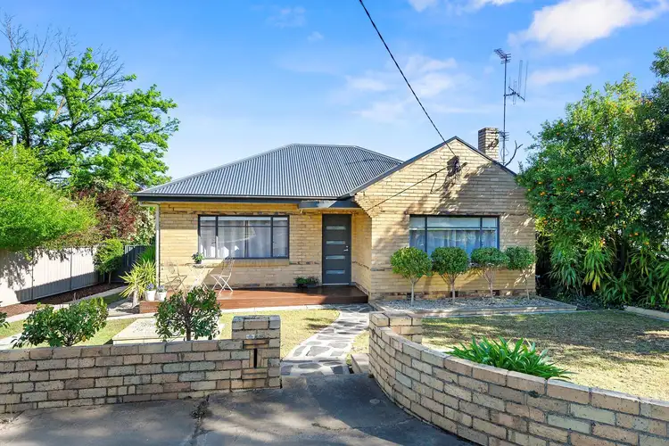 11 Mahon Avenue, Kennington VIC 3550