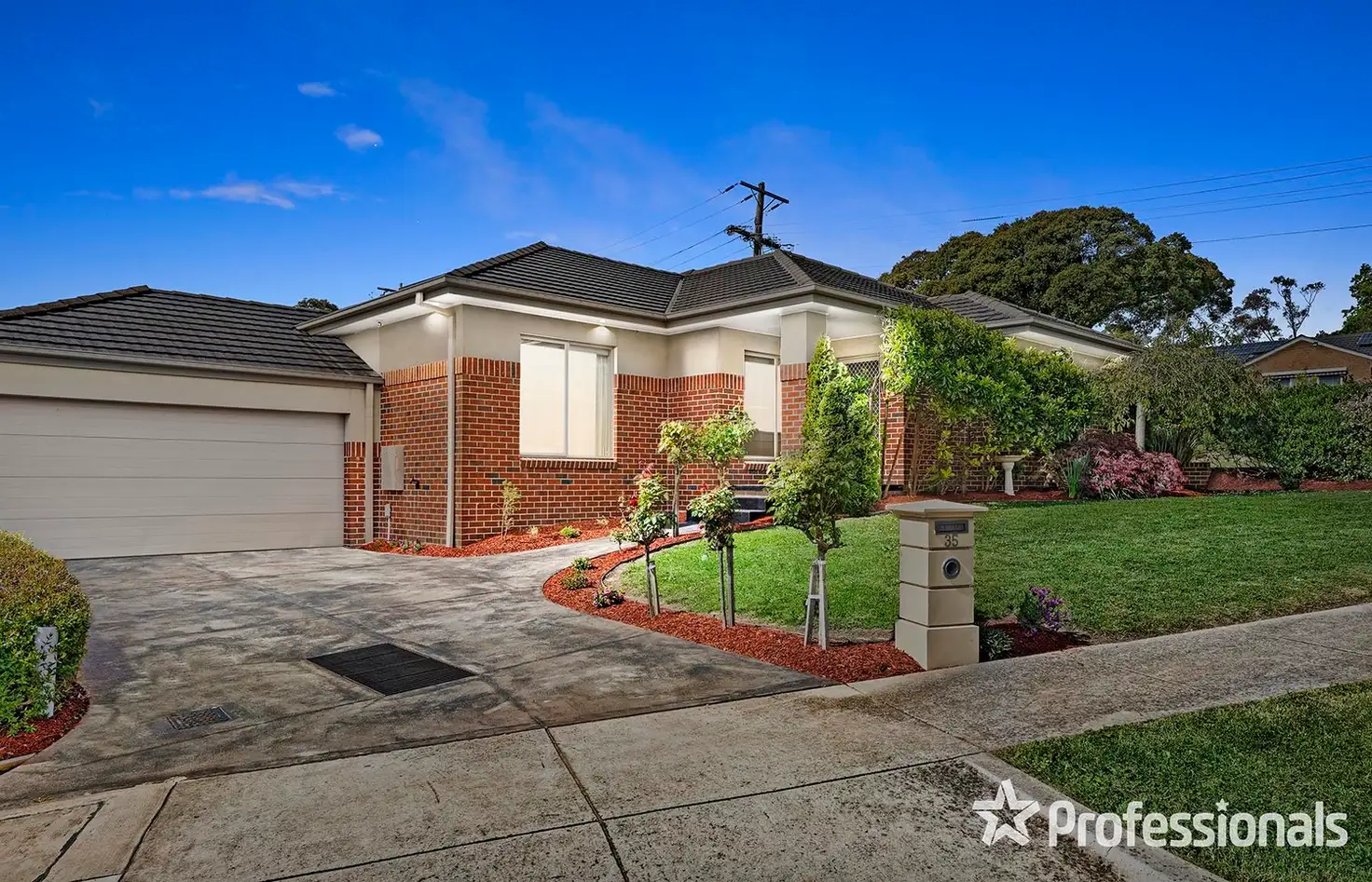 Main view of Homely unit listing, 35 Highland Crescent, Mooroolbark VIC 3138