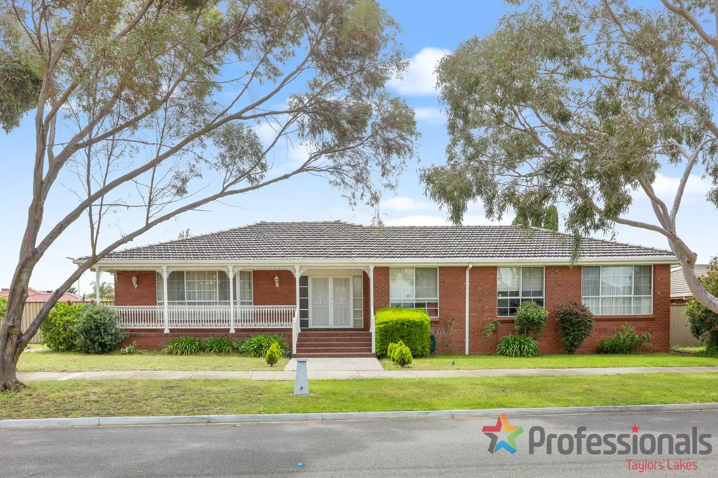 Main view of Homely house listing, 2 Iris Close, Keilor Downs VIC 3038